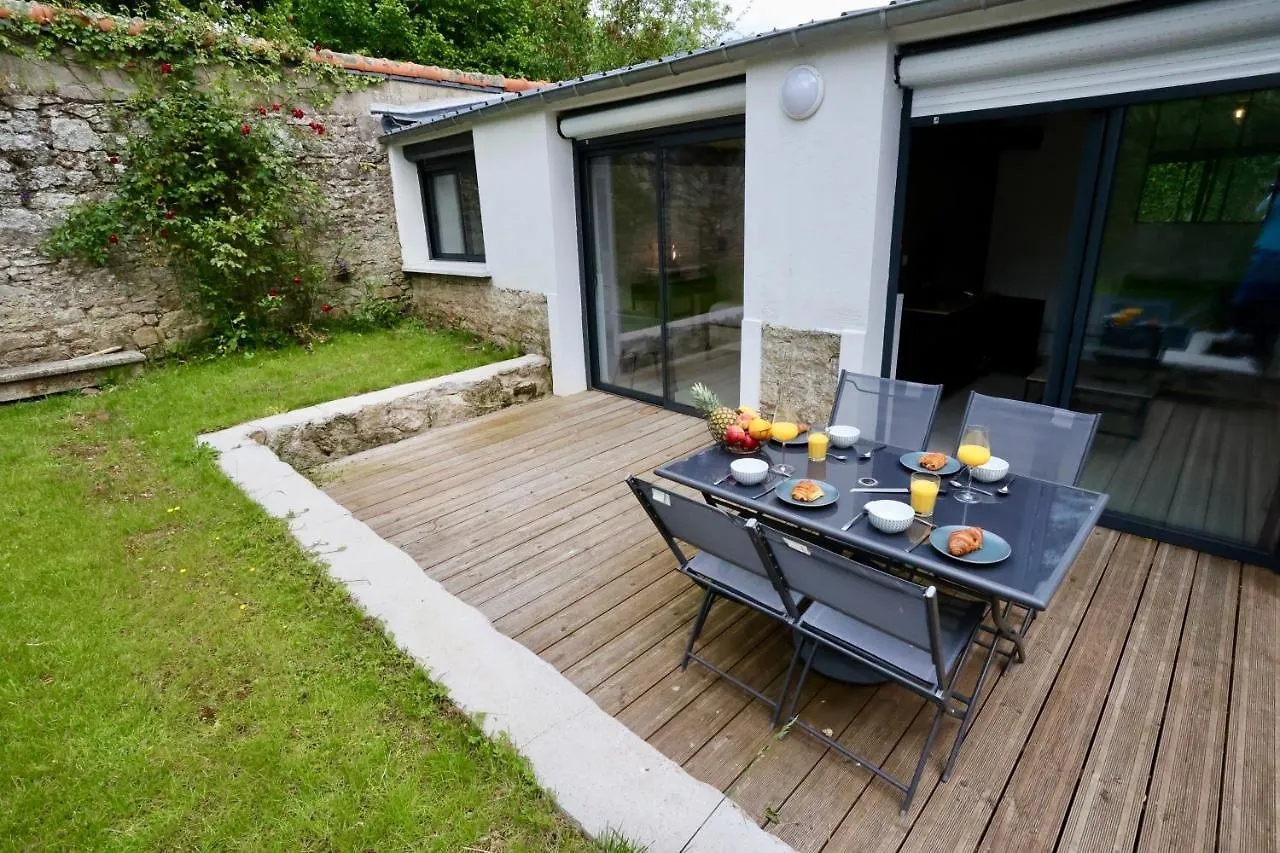 L'Atelier Et Sa Terrasse Apartment Pontivy 0*,