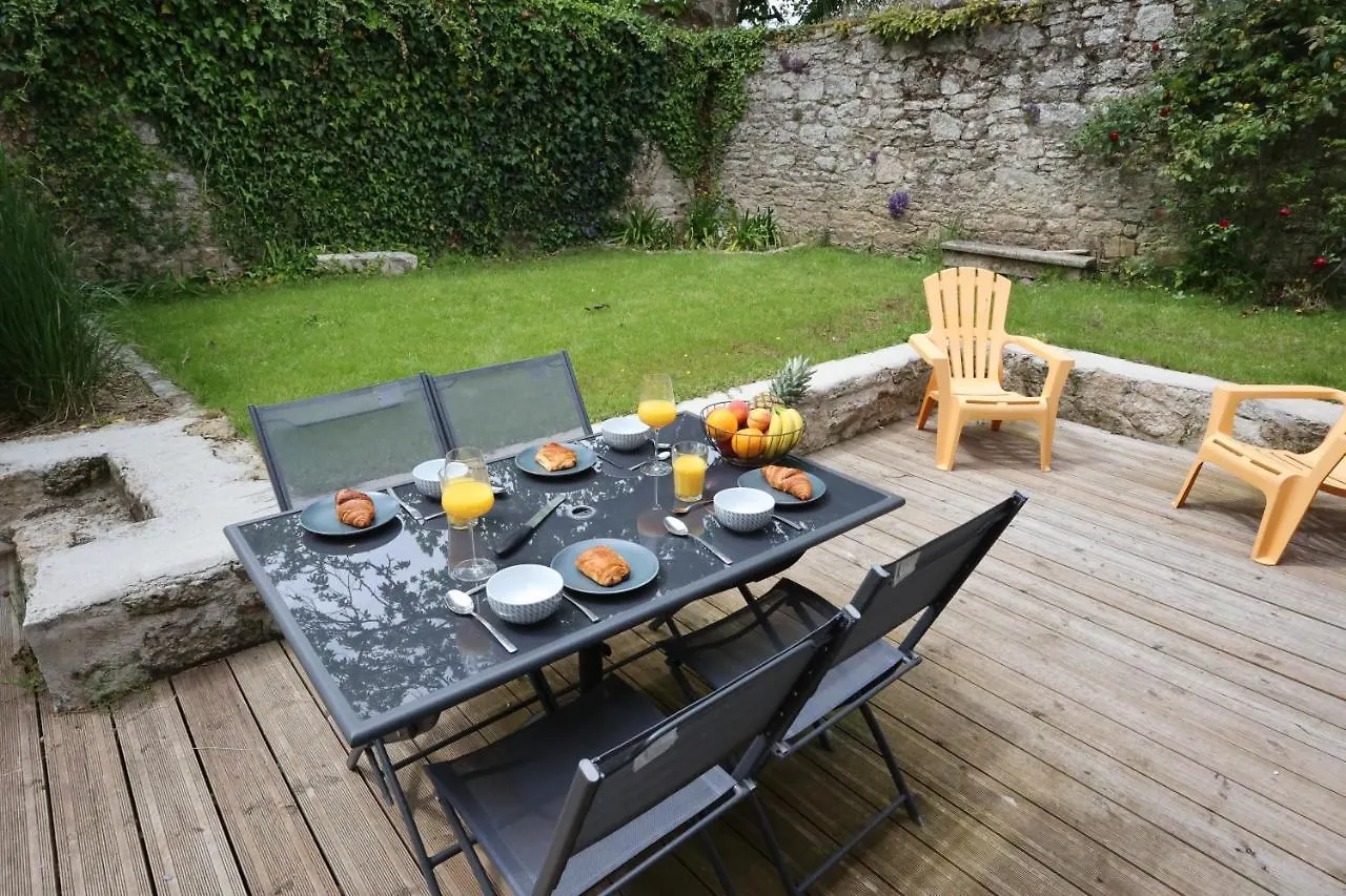 L'Atelier Et Sa Terrasse Apartment Pontivy 0*,